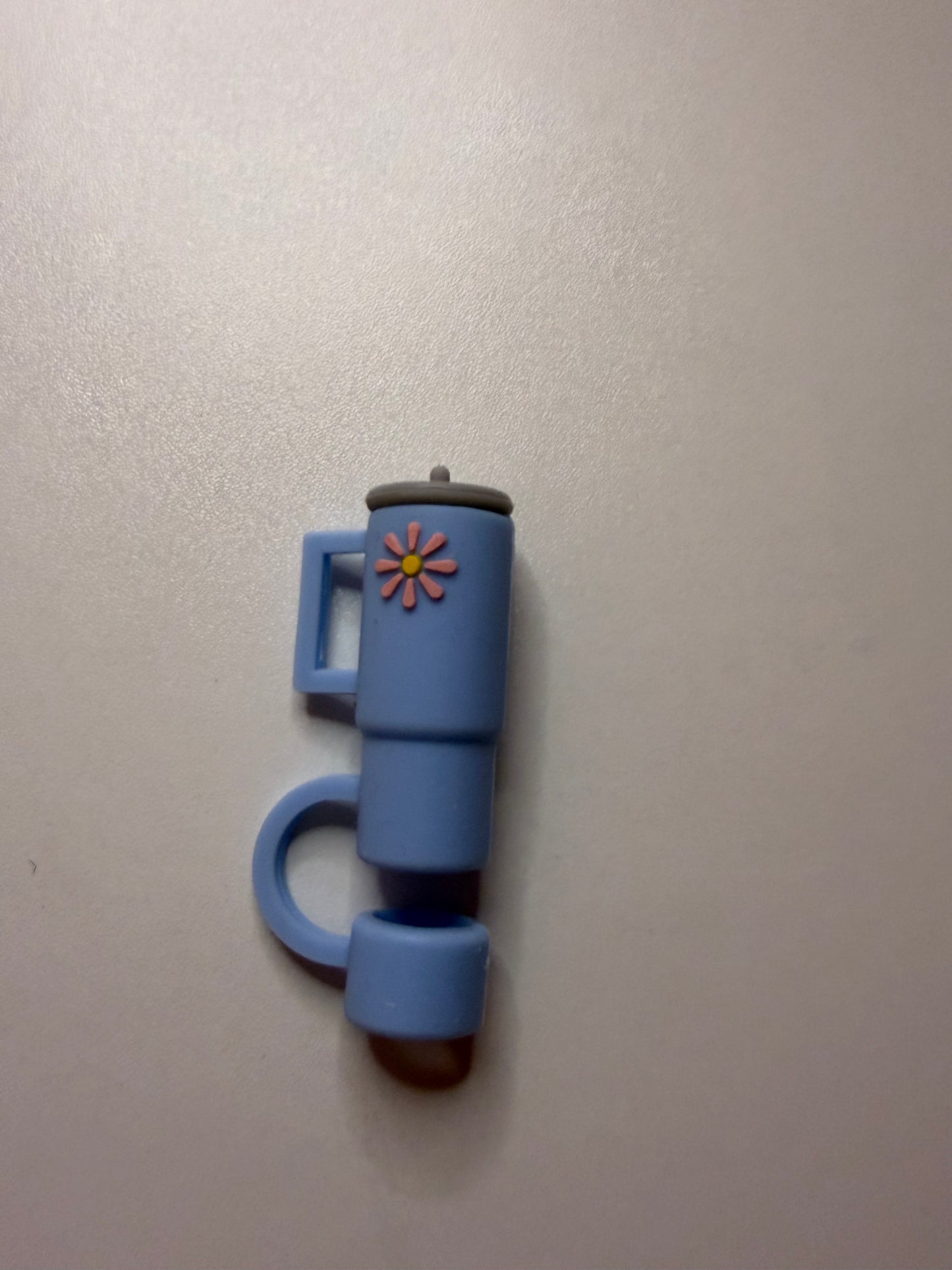 Blue tumbler with flower
