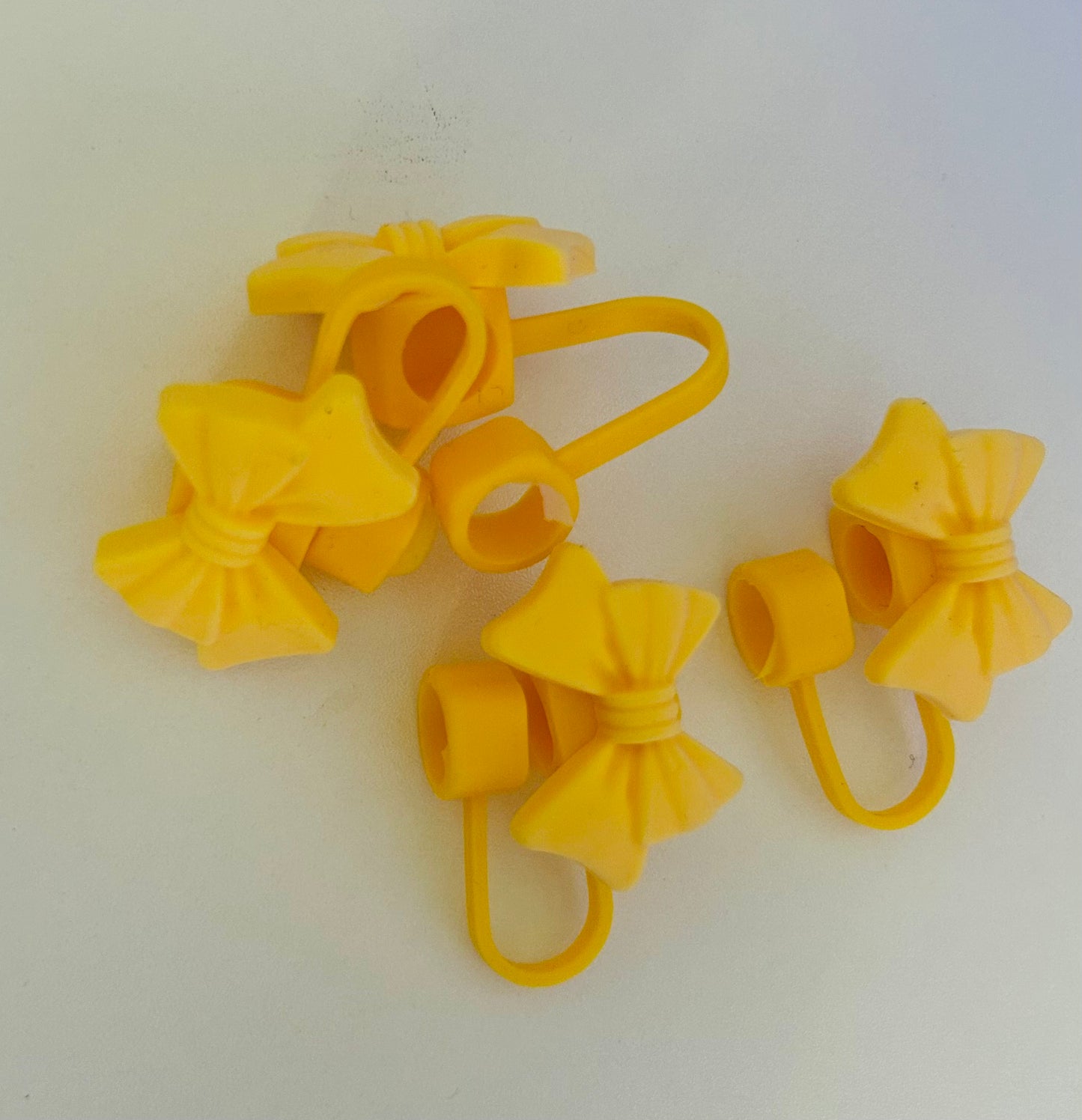 Yellow bow straw topper