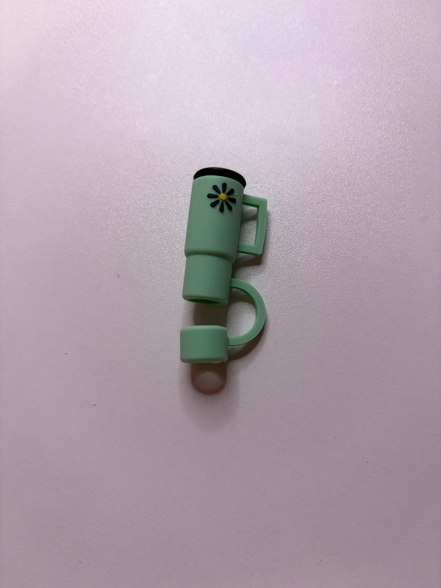 Green tumbler with flower